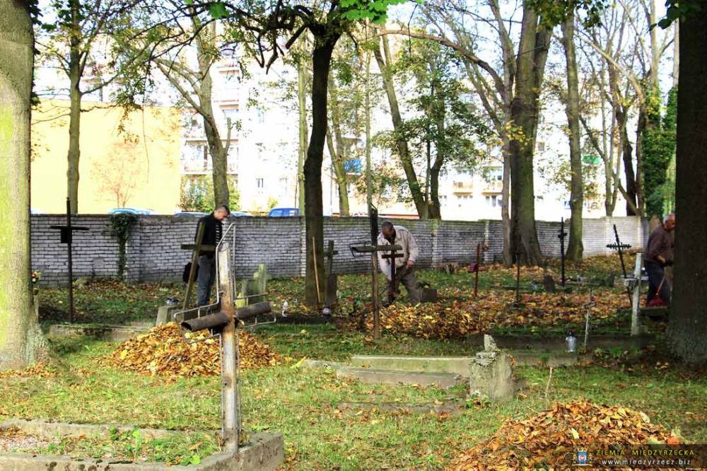 Porządkowanie Cmentarza Komunalnego przy ul. Konstytucji 3 Maja w Międzyrzeczu