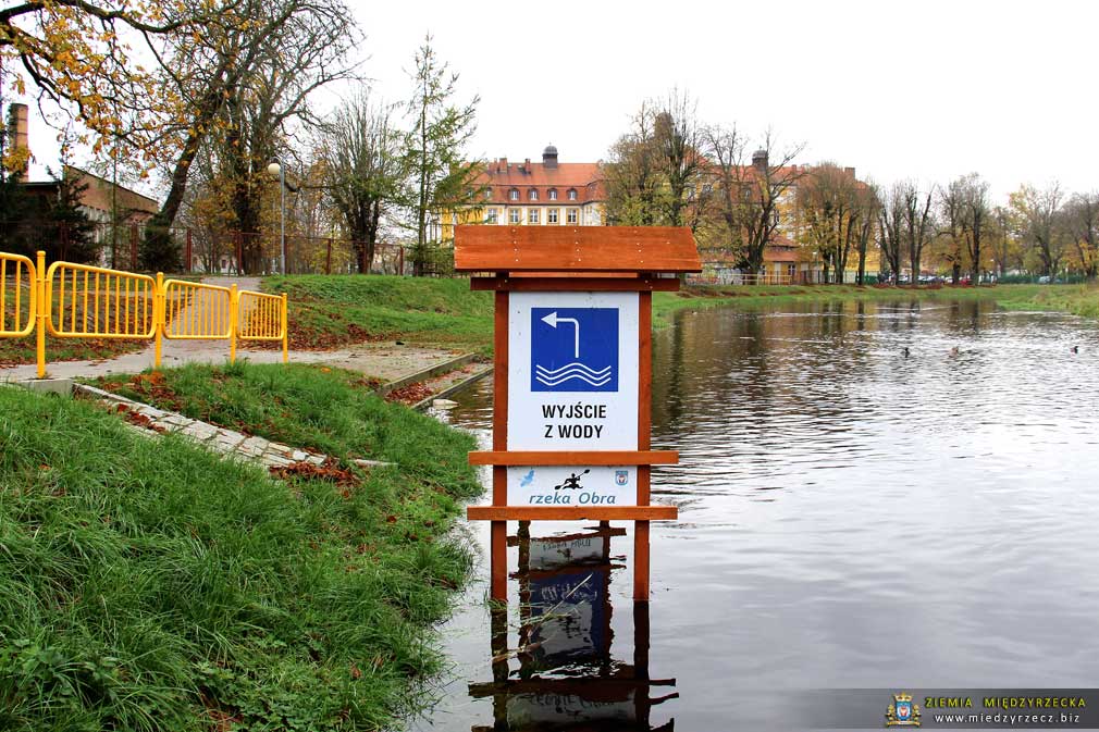 Międzyrzecz: Poziom wody na rzece Obra w Międzyrzeczu w listopadzie