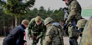 Wizyta przedstawicieli Szwedzkiej Gwardii Krajowej na poligonie w Wędrzynie