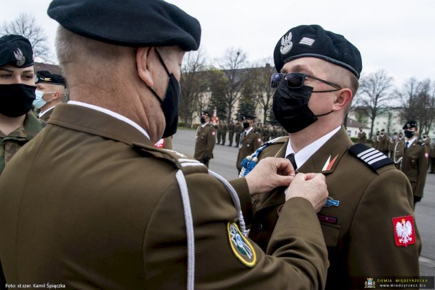 dzień flagi rzeczpospolitej polskiej międzyrzecz 13