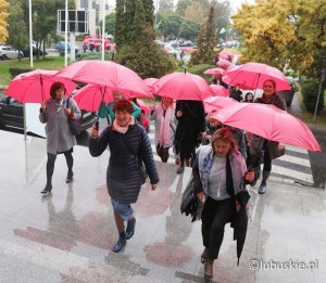 z różową parasolka po zdrowie międzyrzecz 001