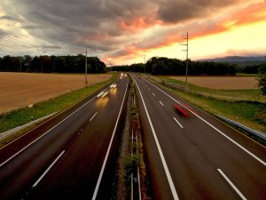 Nowe przepisy będą dotyczyć wyłącznie pojazdów o masie przekraczającej 3,5 t oraz autobusów.