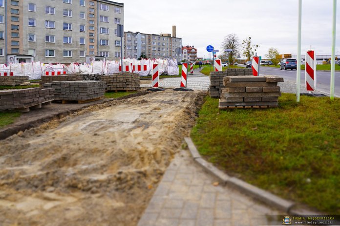 Zawirowania na skrzyżowaniu ulic: Zachodniej, Kasińskiego i Pięciu Świętych Braci Międzyrzeckich w Międzyrzeczu.